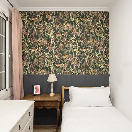 Vintage 3 Bdr Apartment *