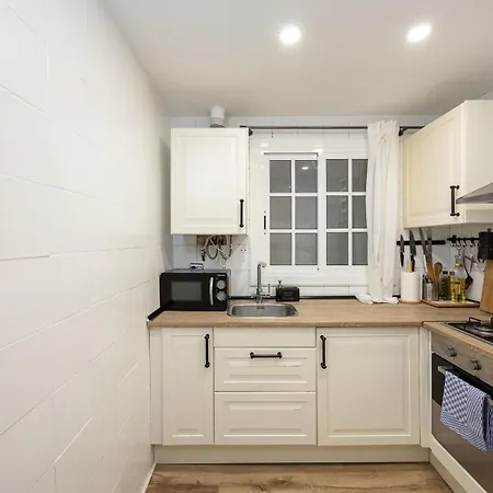 Vintage 3 Bdr Apartment Esplugues de Llobregat